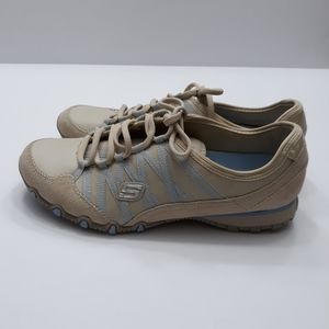 NEW Women's Size 11 Skecher Sneaker